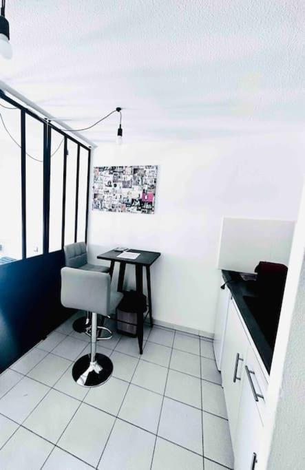 Studio Gare St Roch Avec Box De Garage Apartment Montpellier Bagian luar foto